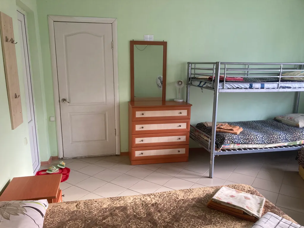 Четырехместный номер с балконом, кондиционером, 2 этаж.