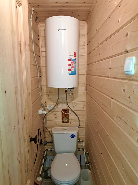 Домик цвета солнца