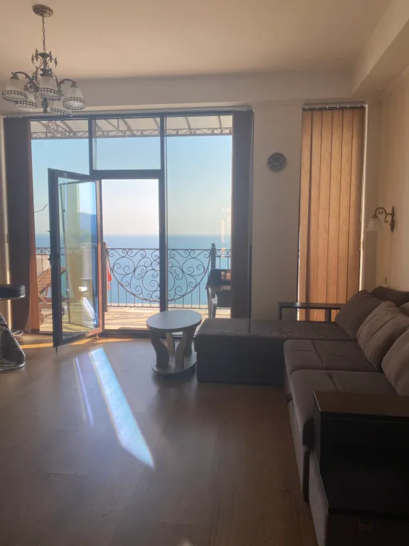 Студия с видом на море