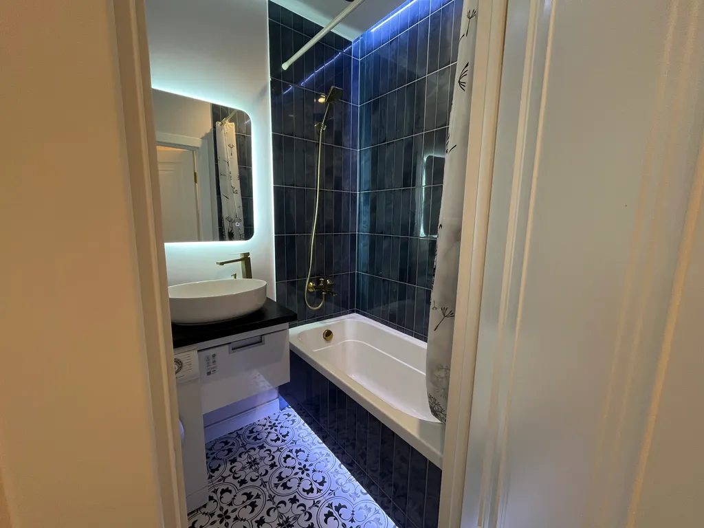 Квартира с панорамными окном в спальне