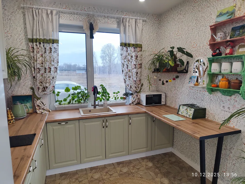 Уютный домик на берегу озера