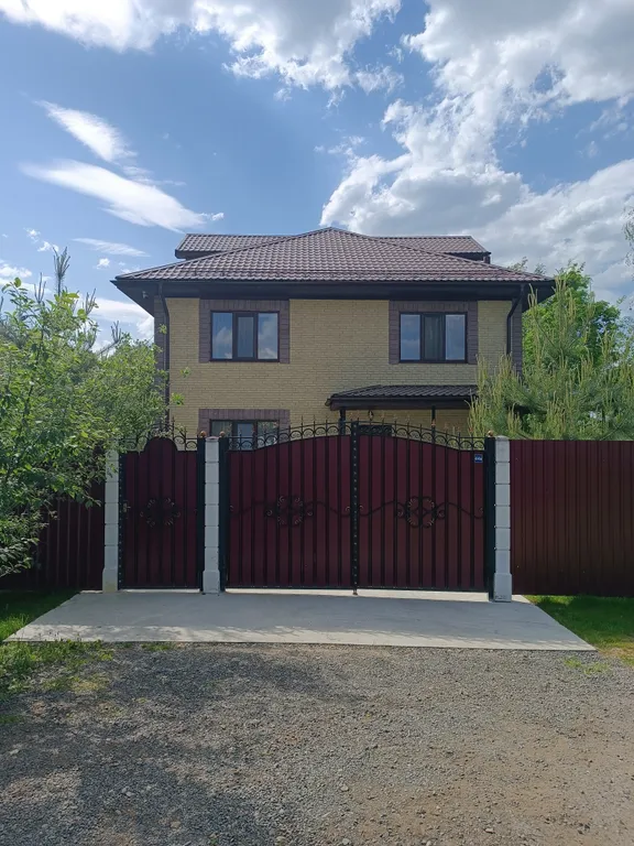 Дом у пруда