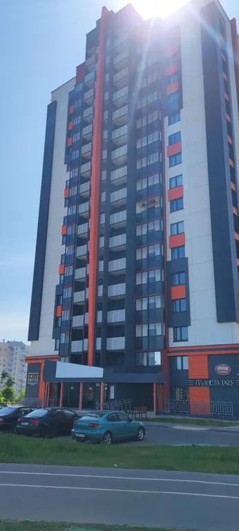 Новая студия с двумя разделенными большими спальными местами