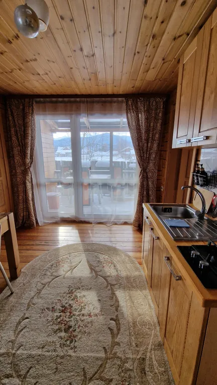 Дом на берегу озера Байкал