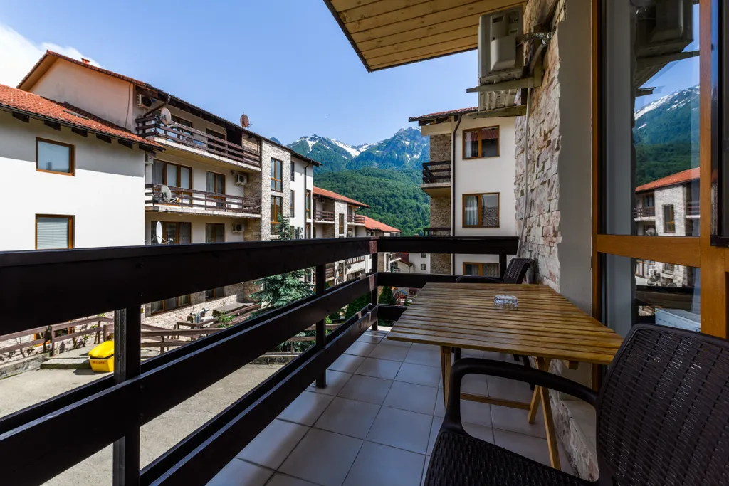 Улучшенная студия, ваша личная сцена с горными декорациями