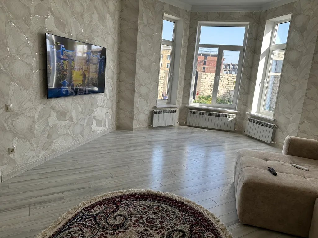 Большой красивый дом у моря