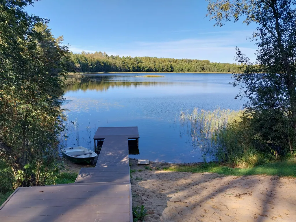 Коттедж на берегу озера Глубокое