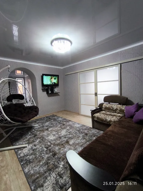 Часть дома в тихом районе с отдельным входом и удобной парковкой