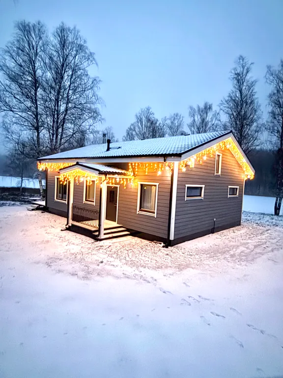 Домик с озером