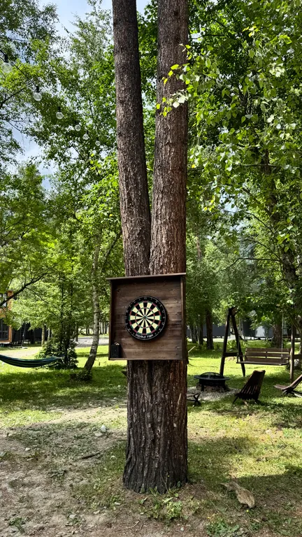 Шале на берегу реки, с беседкой