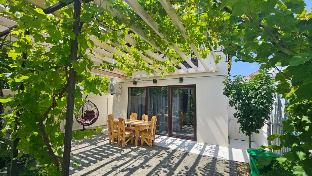 Коттедж Уютный 2-этажный дом на море — аренда посуточно в Геленджик