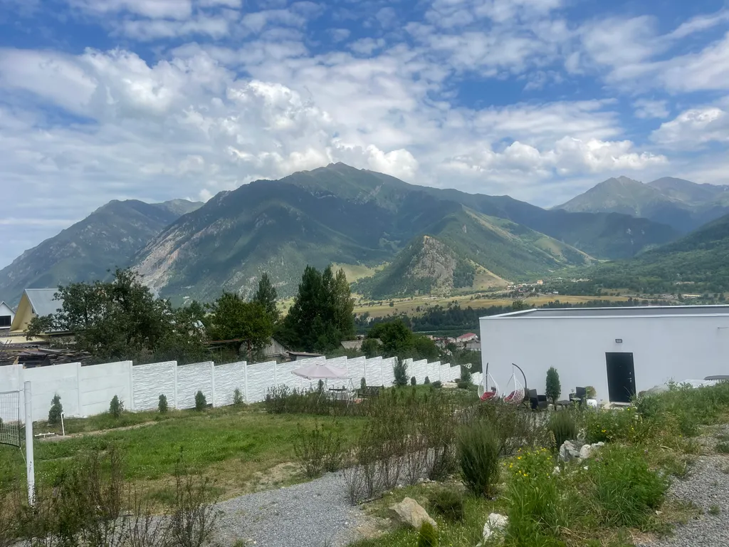 Коттедж Neon с видом на горы, подогреваемым бассейном, баней, чаном