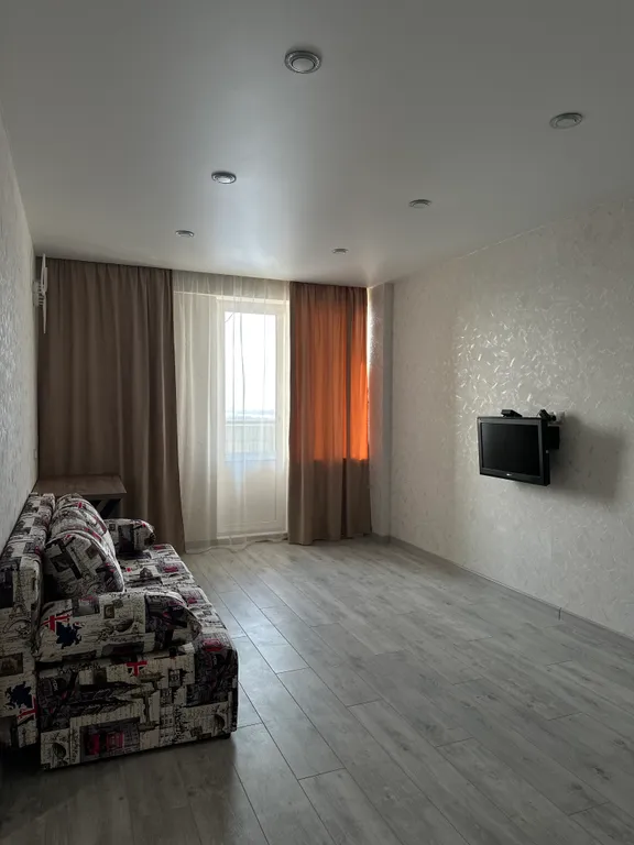 Чистая просторная квартира с видом на Волгу — аренда посуточно в Самара