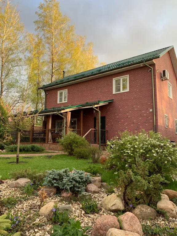 Дом у пруда