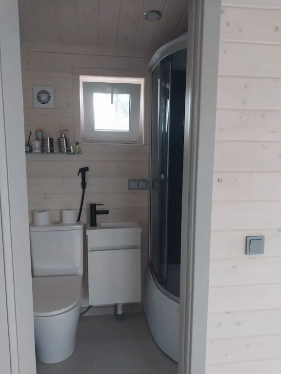 Современный дом с удобствами 1 линия озеро Селигер