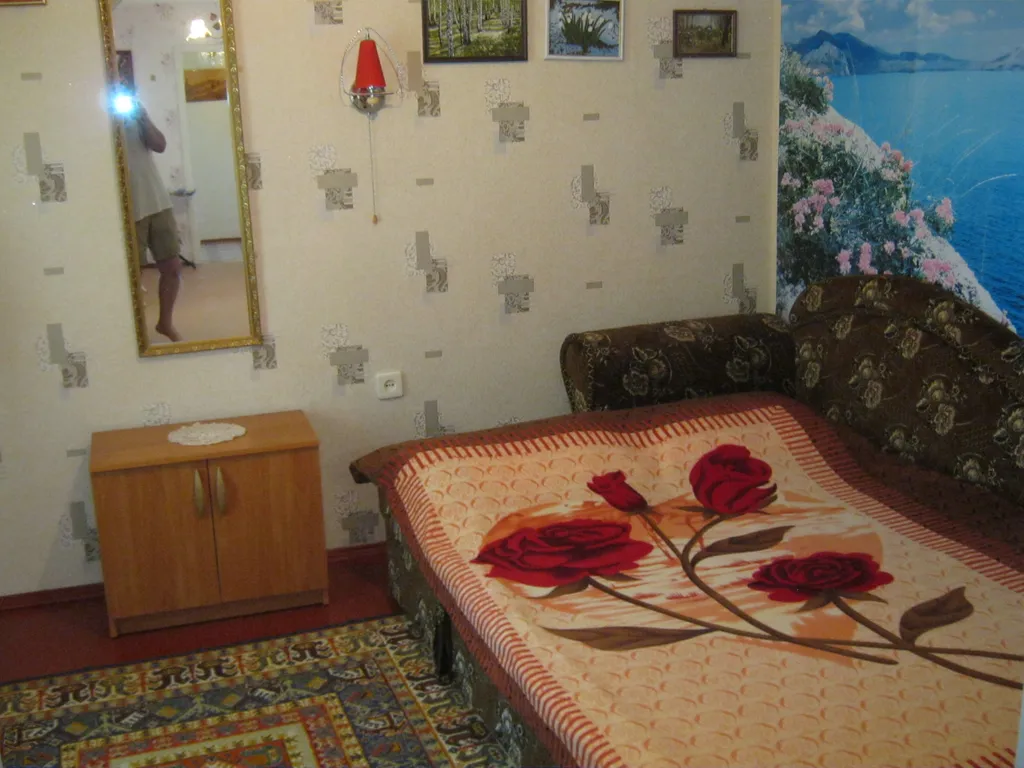 Квартира Квартира в частном доме с отдельным входом и балконом в центре — Евпатория