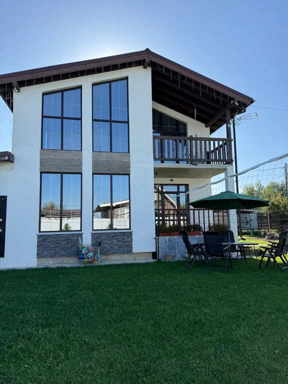 Большой уютный дом с камином