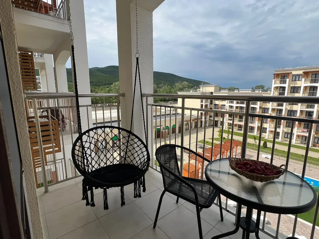 Студия 184 с бассейном