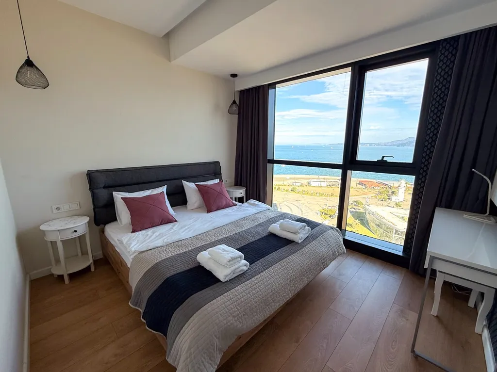 Трехкомнатная квартира на берегу моря, Porta Batumi Tower