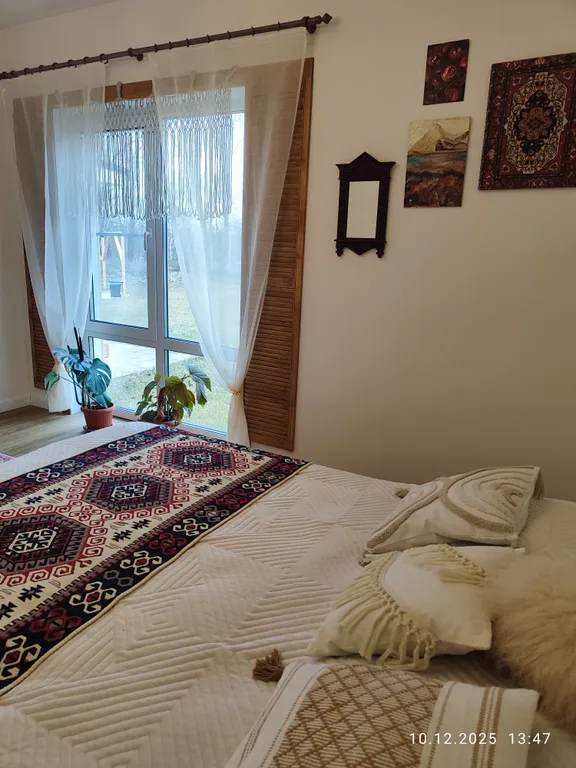 Уютный домик на берегу озера