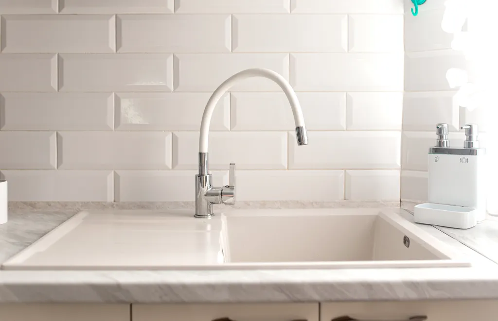 Дом Кантри со своим двором и парковкой