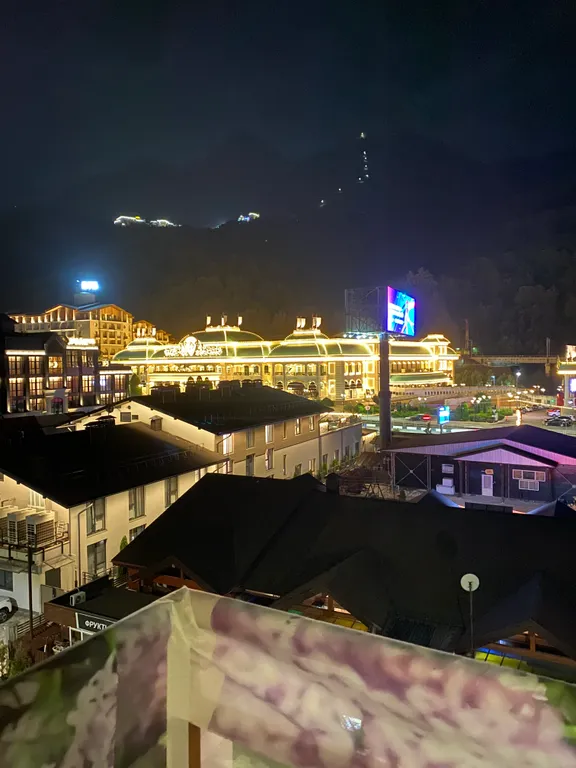 Белые горошины с видом на Marriott, горы, казино