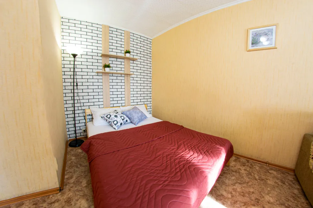 Квартира у магазина Радость