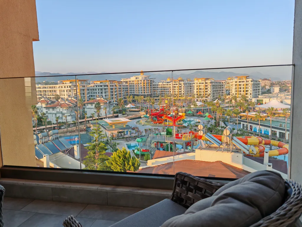 Квартира 1+1 в Azura World c видом на бассейн и аквапарком