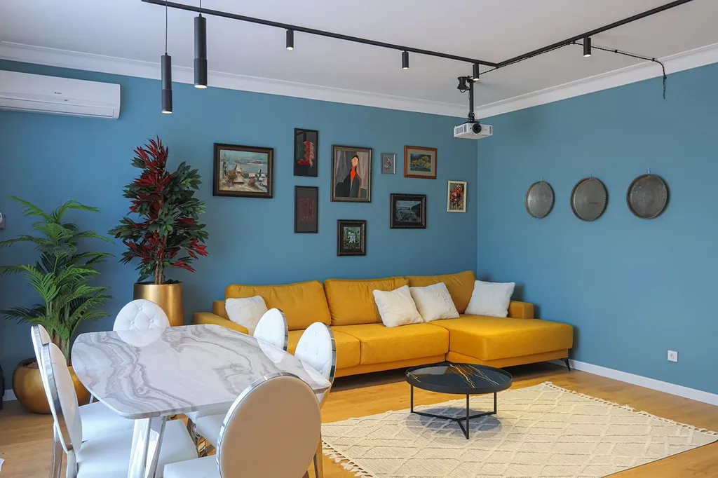 Бассейн с подогревом и лаундж зоной