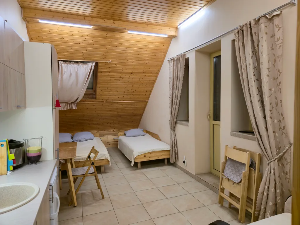 Вместительный, теплый дом на берегу реки Воря