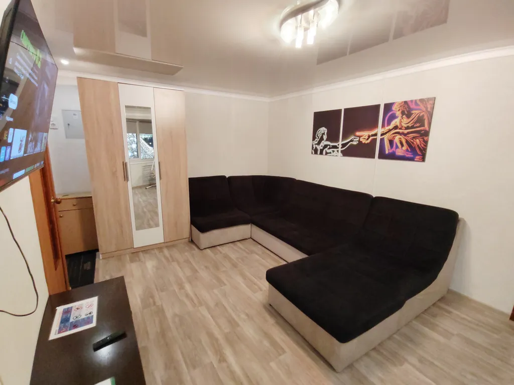 Студийного плана двухкомнатная квартира с шикарным видом на площадь Пять Углов