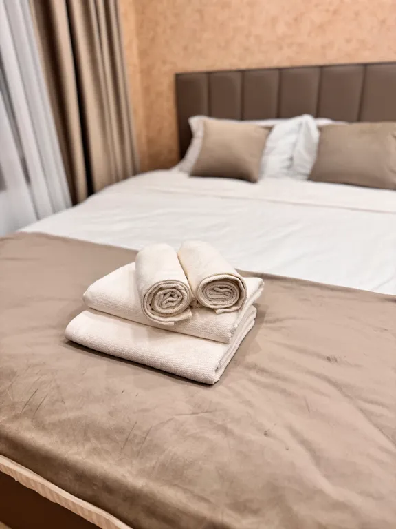 Современная студия в бежевых тонах в Люберцах