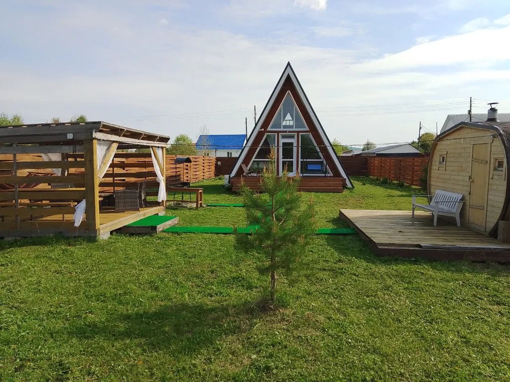 Дом с террасой и баней на дровах