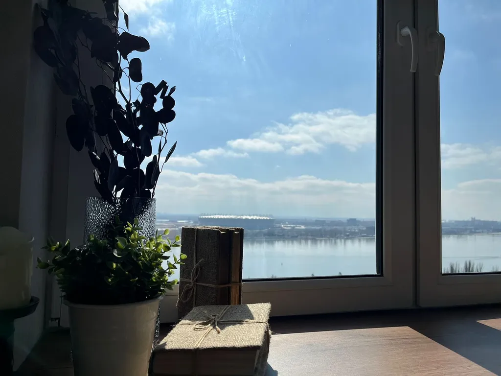 Апартаменты с видом на реку, проектором и игровой приставкой PS4