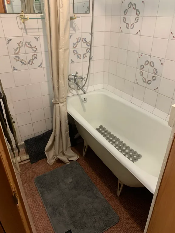 Свободна! Двухкомнатная квартира для спокойного отдыха в центре города