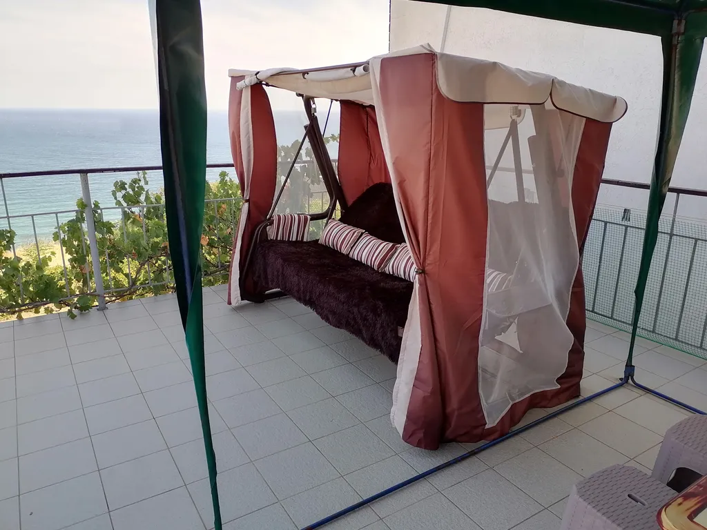 Дом с видом на море и горы