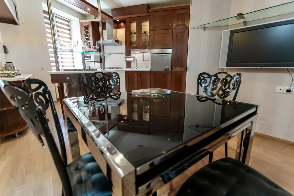 Четырёхкомнатные апартаменты на главном проспекте города