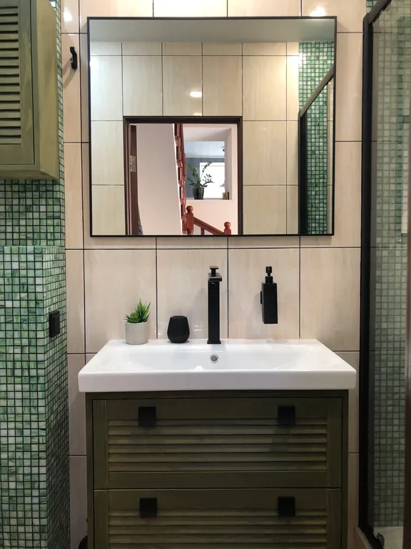 Таун-хаус в современном районе частной застройки