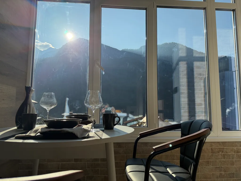 Квартира с шикарным видом на горы в центре Красной поляны