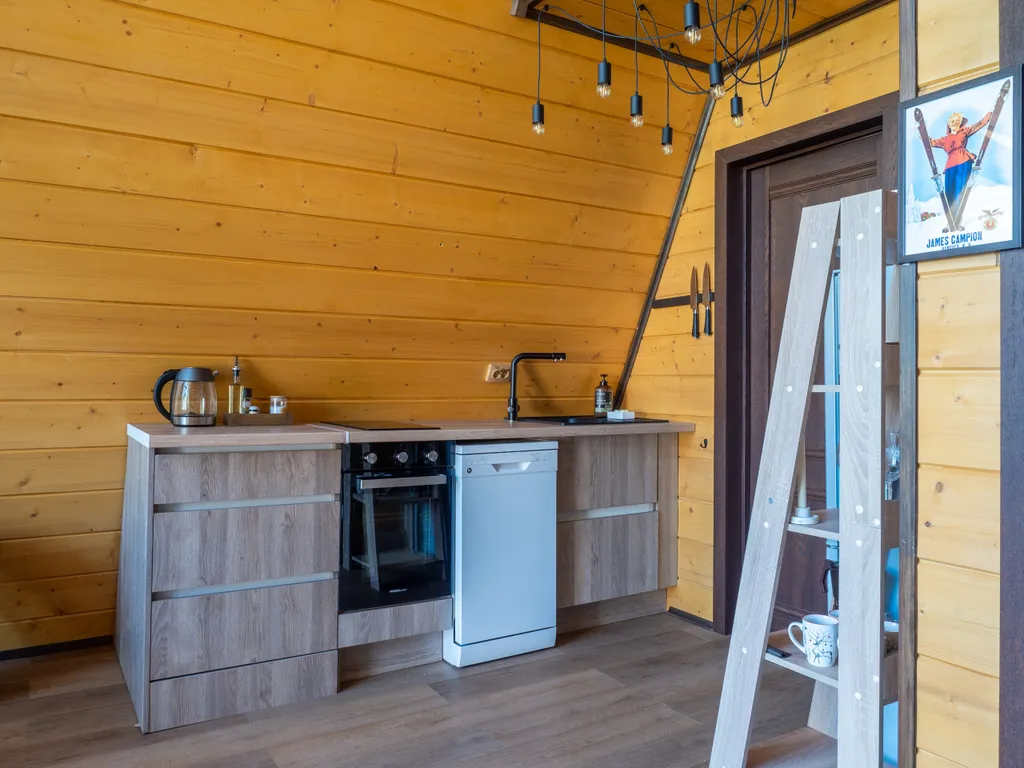 Уютный дом у озера