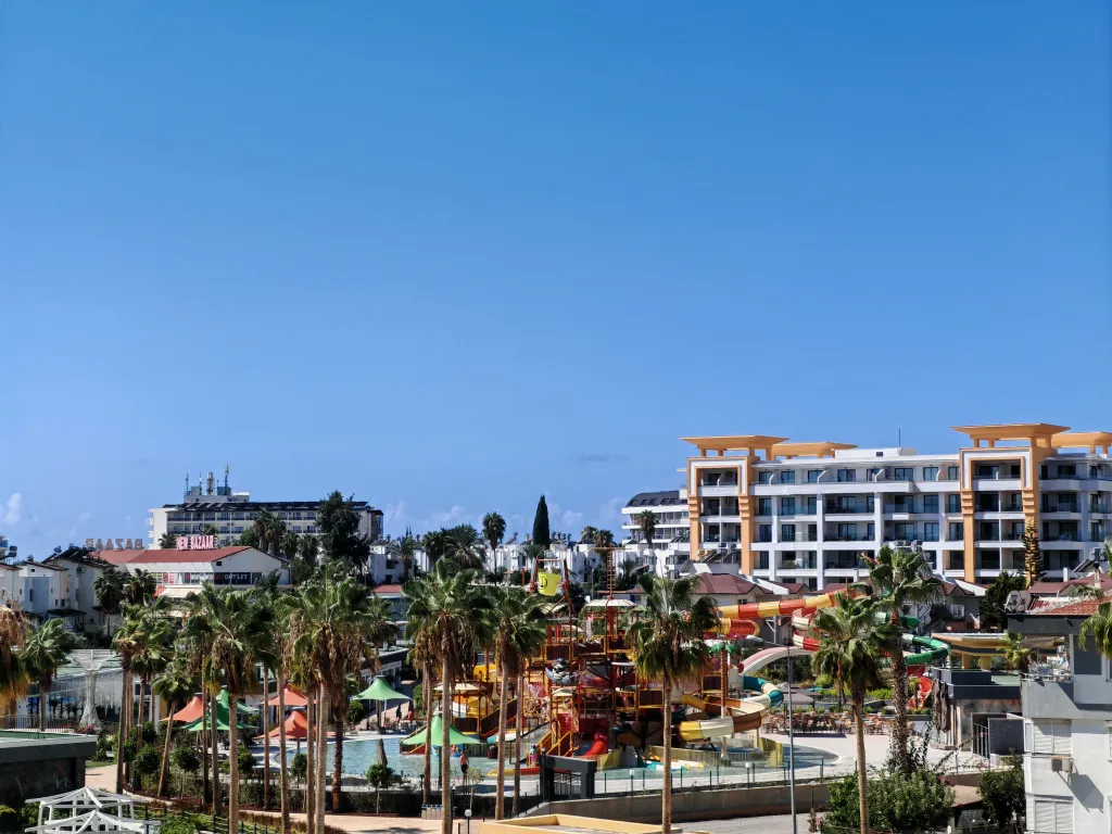 Квартира 1+1 в Azura World c видом на бассейн и аквапарком