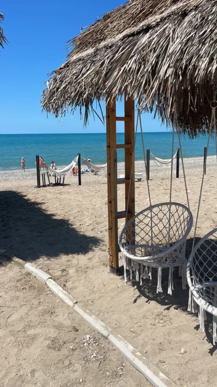 Атмосферные дома a-frame на берегу моря