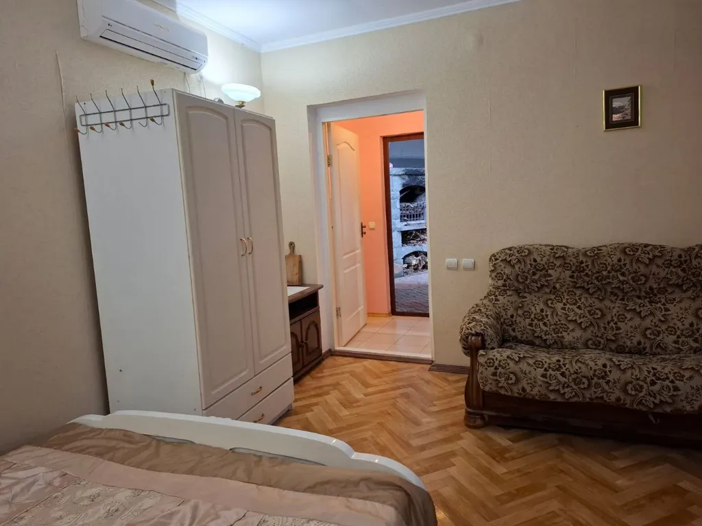 Номер у Воронцовского парка рядом с морем и с собственным двором