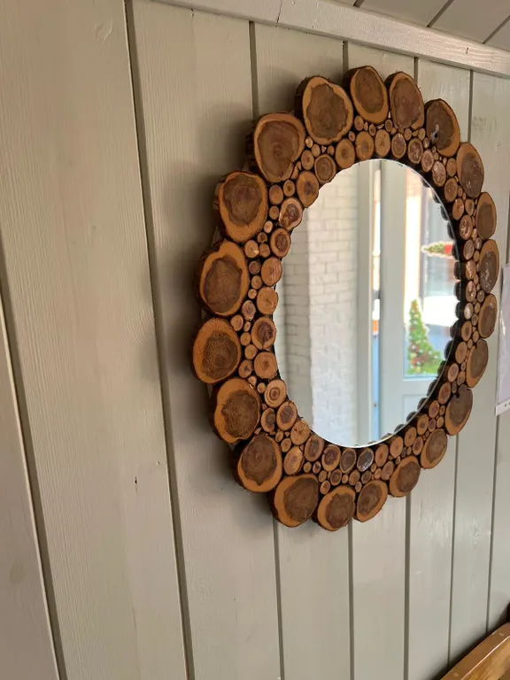 Уютная комната в доме с ванной комнатой