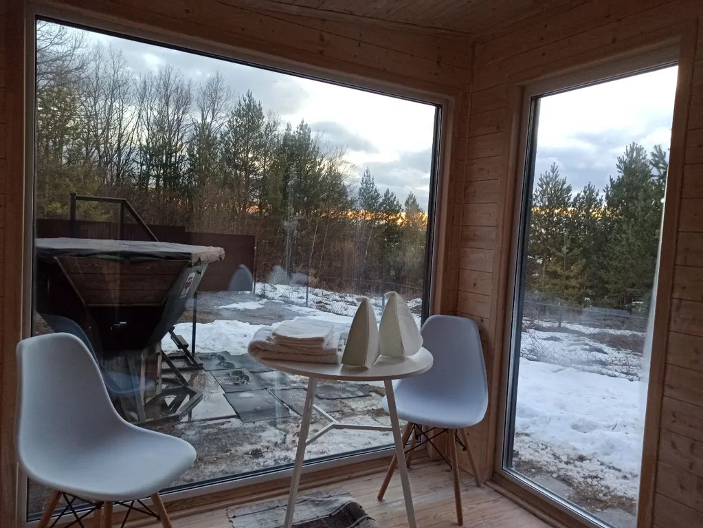 Уютный модульный дом на берегу озера Тосканка