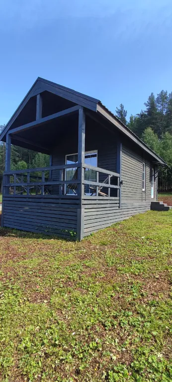 Дом на берегу реки