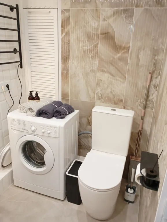 Уютная студия с высокими потолками