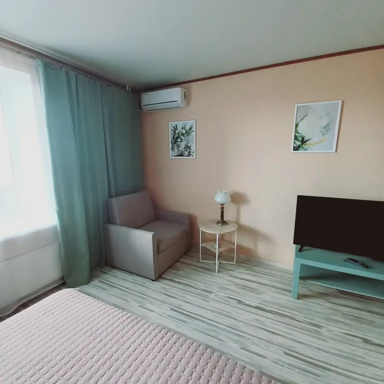 Квартира в центре, рядом с АЗ Урал