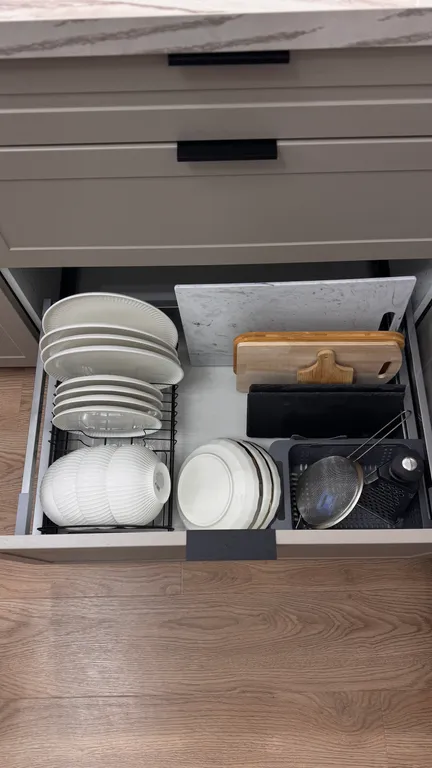 Евродвушка с высокими потолками и большими окнами, 2 кровати