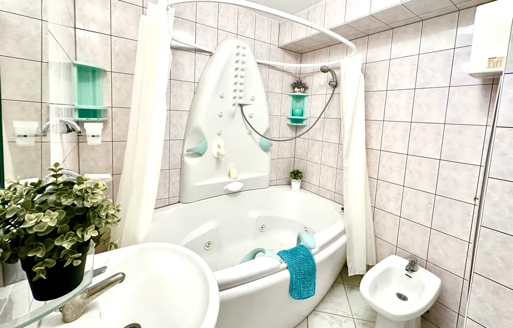 Большая тpехкомнaтнaя квартира с джакузи